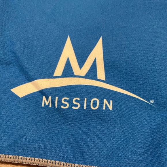 Bundle of 3 Mission Enduracool Blue Cooling Towels - Picture 2 of 5